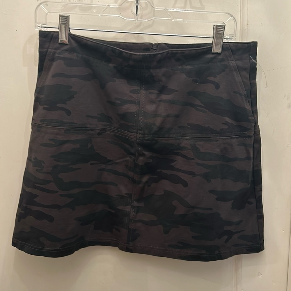 Sanctuary camo mini mid rise excellent condition